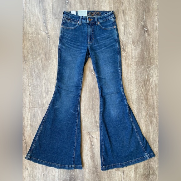 NWT 25x34 Wrangler Retro High Rise Trumpet Flare Jeans in Jenna - Picture 4 of 16